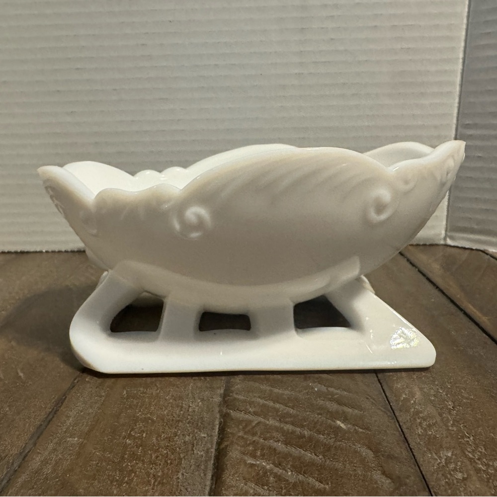 Westmoreland Vintage White Ceramic Sleigh